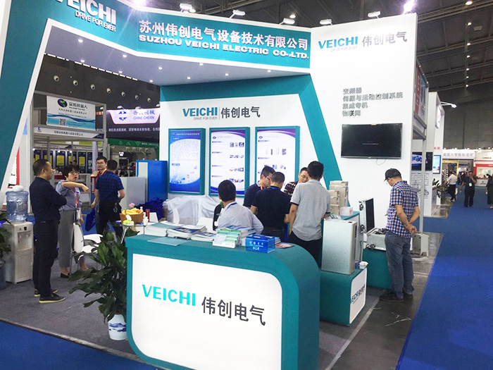 VEICHI team communicates with customers